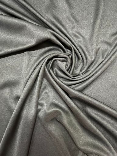 Gris oscuro