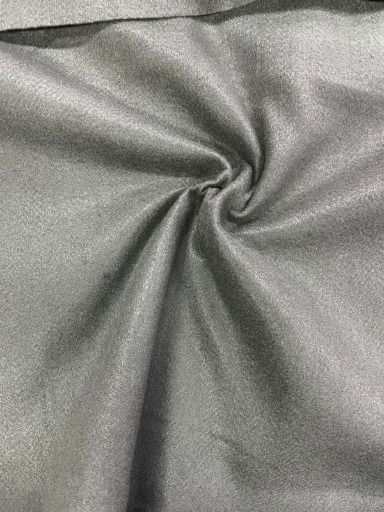 Gris oscuro