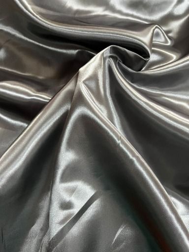 Gris oscuro