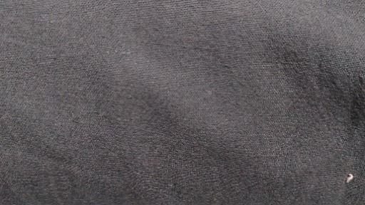 Gris oscuro